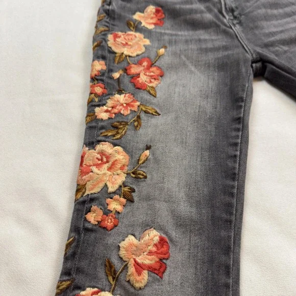 Driftwood Roxy Floral Embroidered Flare Jeans Gray Raw Hem Size 26 Classic Fit - Picture 5 of 10